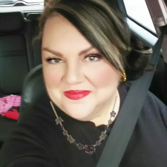 Meet your Posher, Rebecca - Picture 2 of 7